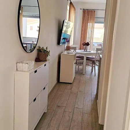 Διαμέρισμα Tia *